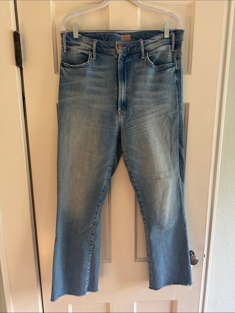 Mother Denim Hustler Ankle Fray in Au Revoir Wash Cropped Straight-Leg Jeans